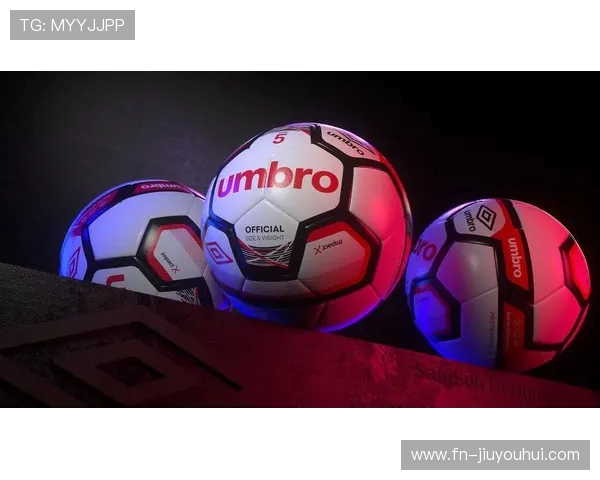 茵宝复古足球风工装裤演绎街头运动与怀旧潮流魅力全新风尚感受